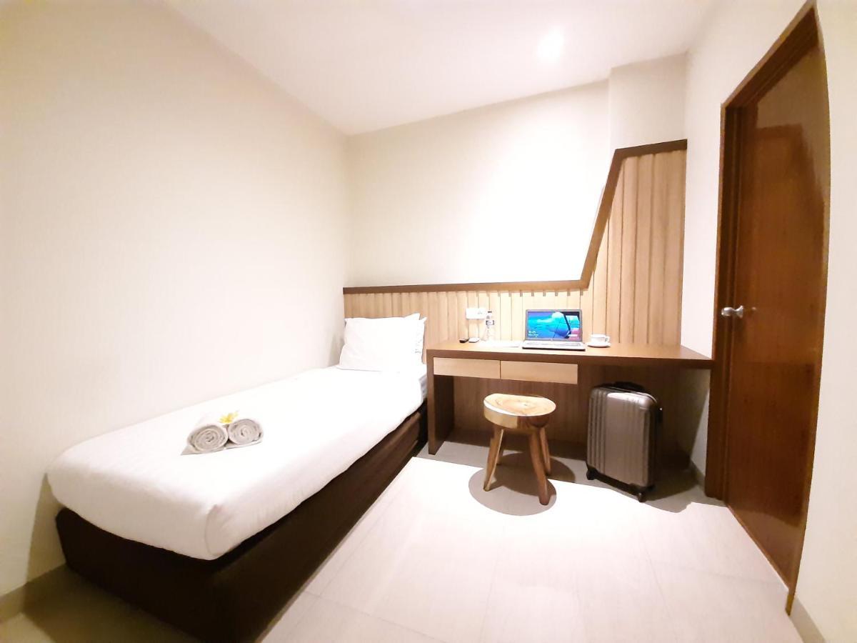 Hotel Pantes Kota Lama Семаранг Екстериор снимка