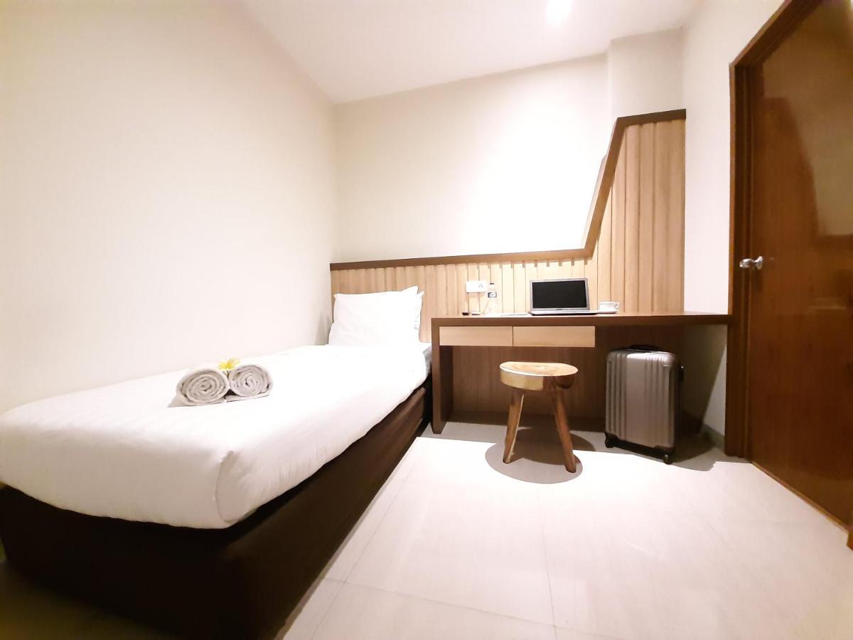 Hotel Pantes Kota Lama Семаранг Екстериор снимка