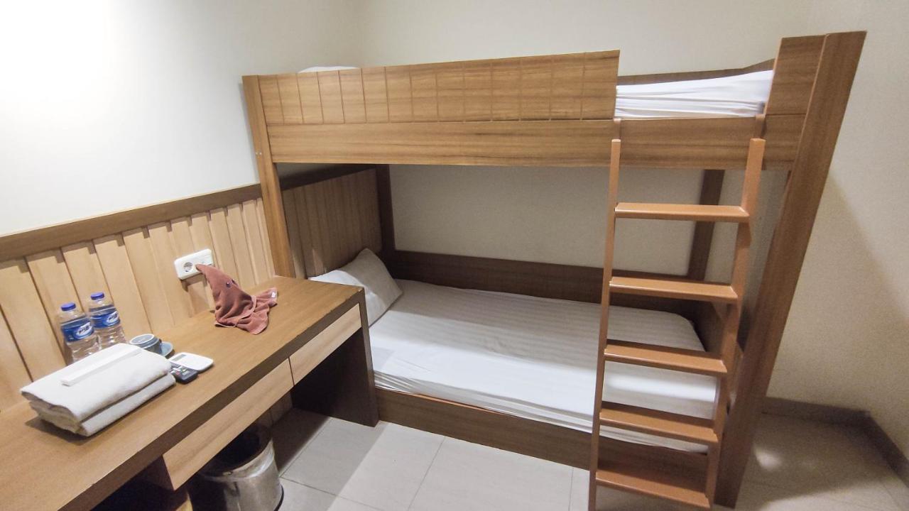 Hotel Pantes Kota Lama Семаранг Екстериор снимка